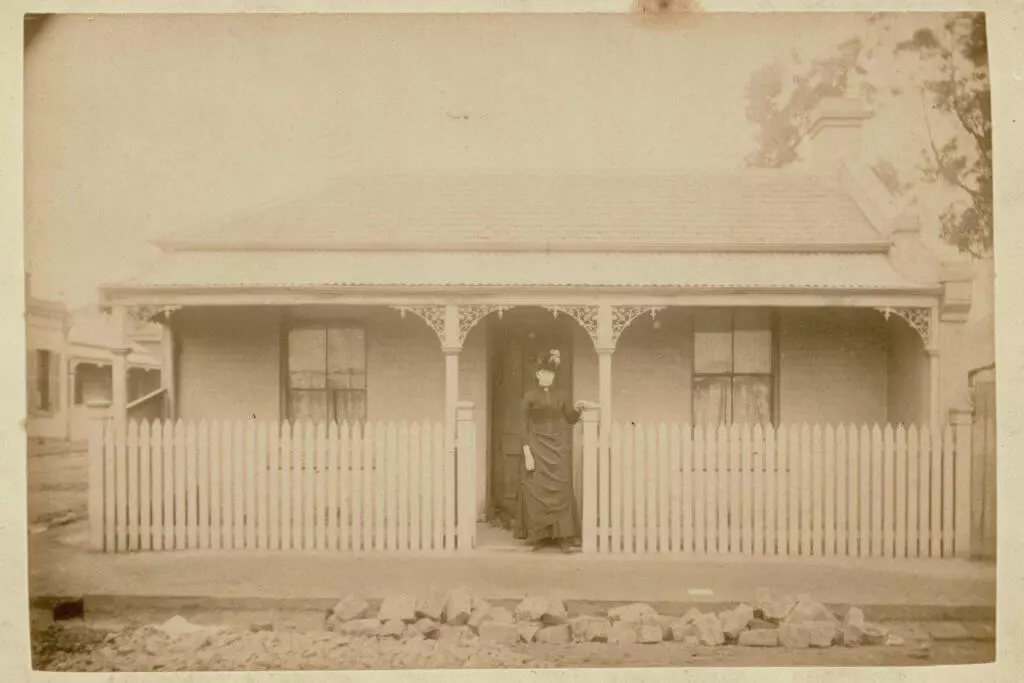 1884. Flora McColl died, Fitzroy. Aged 40.