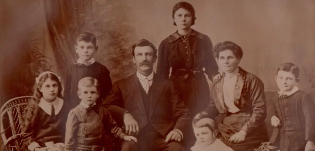 c.1915. The Inglis Family